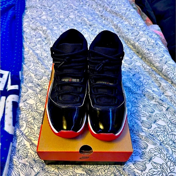 Jordan 11 Breds - Picture 1 of 7